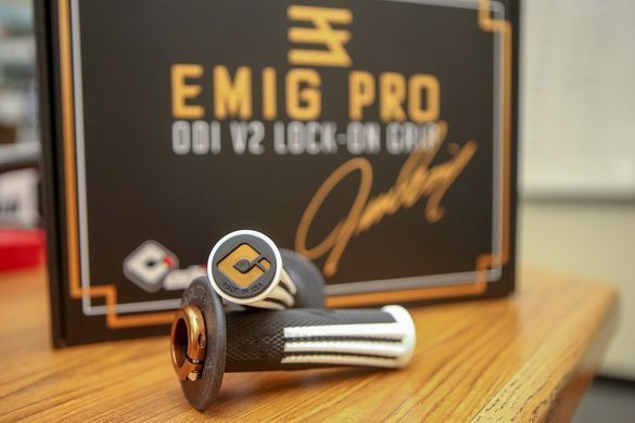 Гріпси ODI EMIG PRO MX V2 Lock-On Grip - BLACKOU