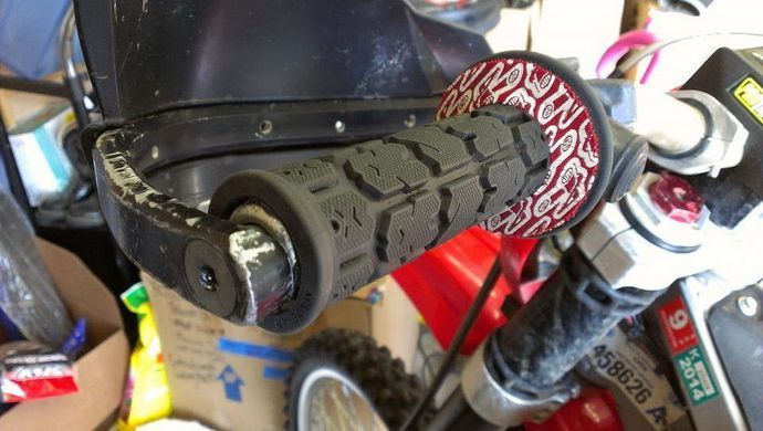 Мото гріпси ODI MX V2 Lock-On; Rogue Grip Dark Red