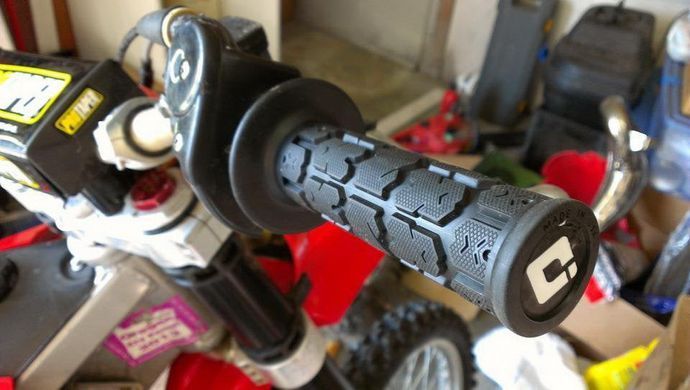 Мото гріпси ODI MX V2 Lock-On; Rogue Grip Graphite