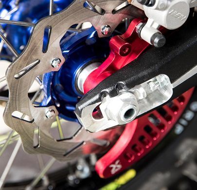 Захист заднього гальмівного диску X-GRIP Brake disc guard, silver KTM SX(F),XC(F) 2023->EXC(F),XC(F)-W 2024->, HQV TC,FC,TX,FX, 2023->, TE,FE 2024->, GASGAS MC(F),EC(F),EX(F) 2024- >