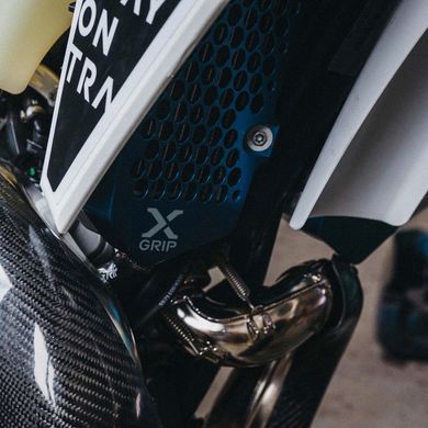 Захист радіатору X-GRIP Radiator guard set, red KTM EXC(F), XC-W, XCF-W, 2020-2023 HQV TEi, FE, 2020-2023 KTM SX(F), XC, XCF, HQV TC, FC, TX, 19-22 GASGAS EC(F), MC(F), EX(F), 2021 - 2023