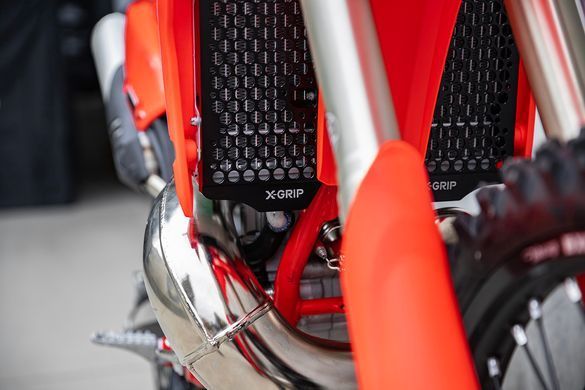 Захист радіатору X-GRIP Radiator guard set, silver KTM EXC(F), XC-W, XCF-W, 2020-2023 HQV TEi, FE, 2020-2023 KTM SX(F), XC, XCF, HQV TC, FC, TX, 19-22 GASGAS EC(F), MC(F), EX(F), 2021 - 2023